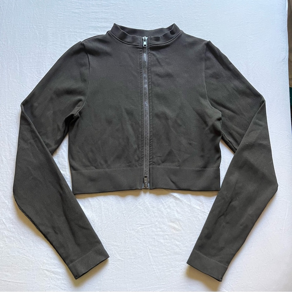 SET ACTIVE dark grey black nylon spandex zip up mock neck athletic cropped top